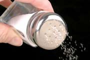 درمان 72 بلا با خوردن نمک در آغاز و پایان غذا 