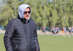 قلعه نویی: بخل و حسادت بعضی از آقایان پدر فوتبال ایران را درآورده / ماندن کفاشیان در فدراسیون مرگ فوتبال است