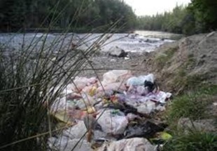 تجمع زباله در کانون‌هاي گردشگري شهرستان سامان/ جمع‌آوري زباله‌ها توسط دوست‌د‌ارن طبيعت