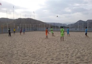 برگزاری هفته چهارم مسابقات فوتبال ساحلي ليگ دسته يک کشور در روستاي صادق‌آباد