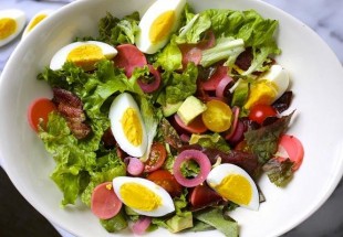تخم مرغ به جذب سریع ویتامین E در سبزیجات کمک می کند