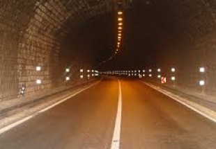 بدليل تعميرات سيستم روشنايي تونل الغدير؛ محدوديت هاي ترافيکي محور بروجن - لردگان اعلام شد