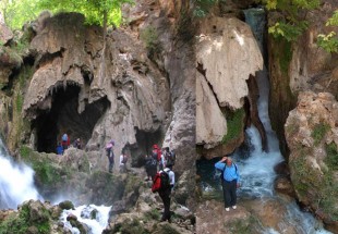 آبشار آتشگاه يکي از بي‌نظيرترين جاذبه‌هاي طبيعي و گردشگري ايران+ تصاوير