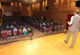 اجرای قصه‌های کهن درقالب نمایش بر روی صحنه سینما کودک کانون