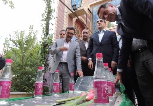 ادای احترام وزیر بهداشت به مقام شامخ شهدا در شهرکرد