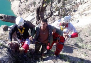 نجات چوپان اردلي از مرگ حتمي توسط نجاتگران هلال احمر
