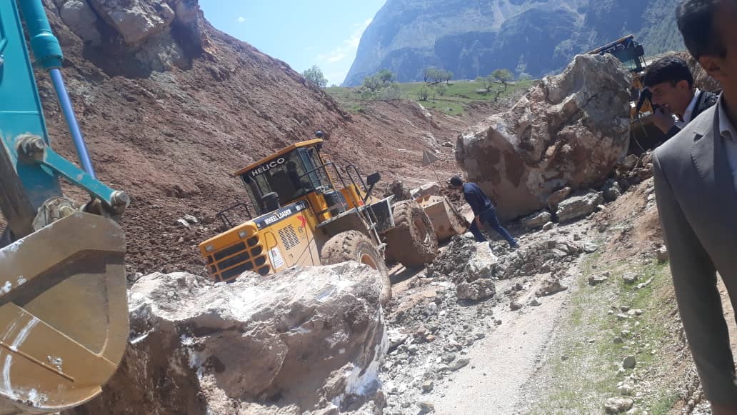 مسدود شده راه ارتباطي هشت روستا در شهرستان لردگان+ عکس