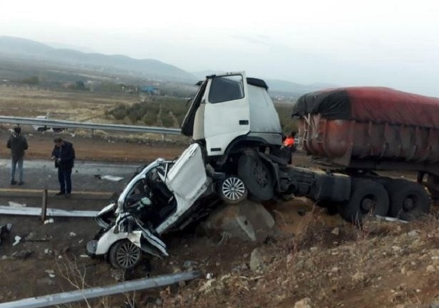 تصادف رانندگي در محور لردگان به بروجن 6 کشته و زخمي داشت