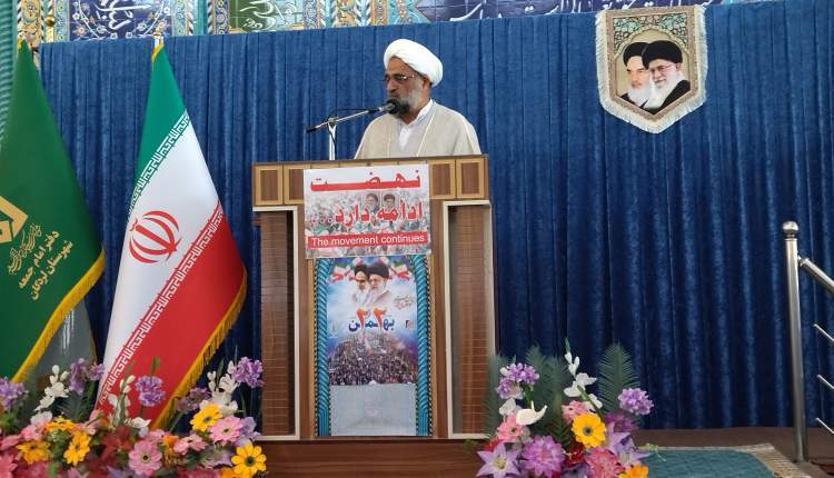 انقلاب اسلامی برپایه مردم انقلابی استوار است و ثابت می‌ماند