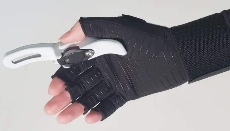دستکش مرتعش برای افراد نابینا به جای عصا سفید