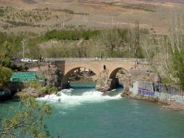 تجمع مردم روستای قراقوش، در اعتراض به ورود گردشگران به روستاهاي حاشيه زاينده رود 