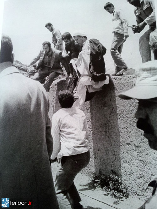 عکس/ پرش هاشمی رفسنجانی از دیوار