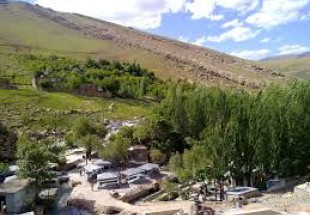 مردم ده چشمه در توسعه جاده اصلي این روستا مشارکت می‎کنند