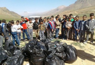 ورودي شهر اردل توسط دانش‌آموزان پاکسازي شد