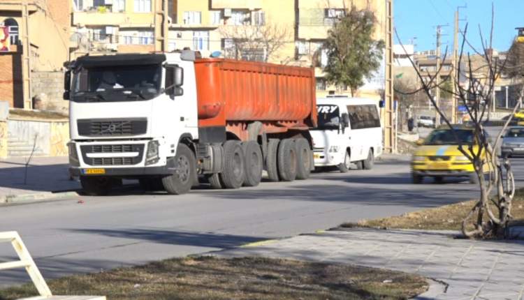 پارک خودرو سنگین در شهر، تخطی از قانون است/احداث یک پارکینگ جدید خودروهای سنگین در دستور کار شهرداری