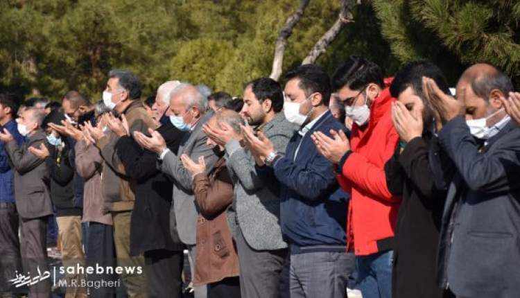 نماز باران، شکوه حضور پررنگ مردمان اصفهان برای دعایی مشترک/ شهروندان اصفهانی در کنار جگرگوشه های خود برای حل مشکلات کم آبی به درگاه خدا پناه بردند