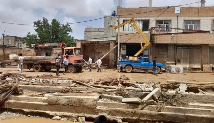 برق ۱۰۰ درصد مشترکین روستای سیل زده بارده  وصل شد