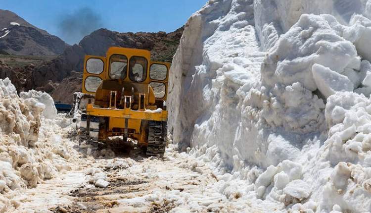 مسیر ارتباطی 100 روستا در کوهرنگ همچنان مسدود است