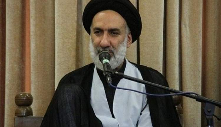 نهضت امام خمینی (ره) انقلاب را به نور هدایت کرد