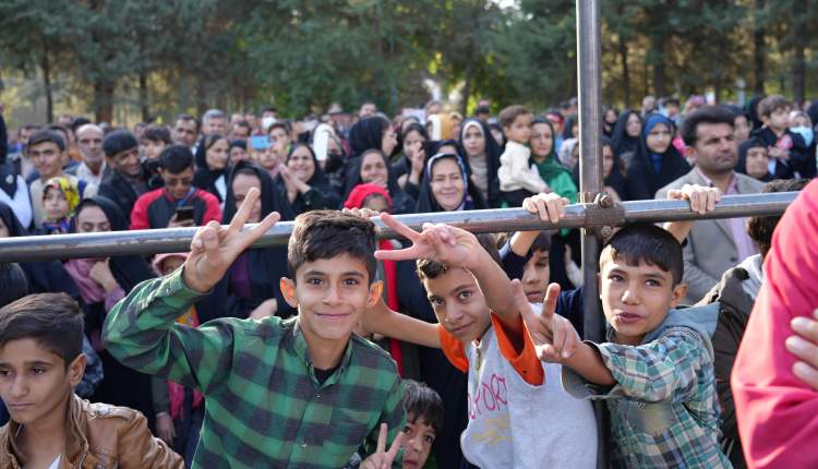 برگزاری همایش پیاده‌روی خانوادگی در لردگان  