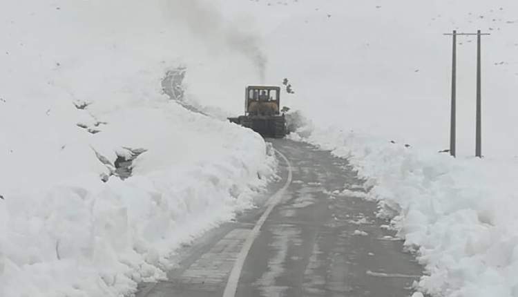 گردنه عسل‌کشان همچنان مسدود است